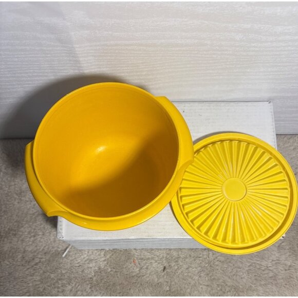 Vintage Tupperware Servalier Yellow Bowl With Push Lid Model 886-15 Canada - Picture 6 of 9